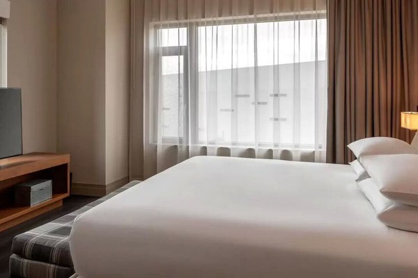 2 Connecting Suites with 3 beds at a 4 Star Hotel by Suiteness