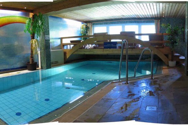 appartement de vacances avec piscine et sauna dans la maison
