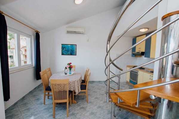 appartement de vacances à 150 m de la plage avec vue sur la mer