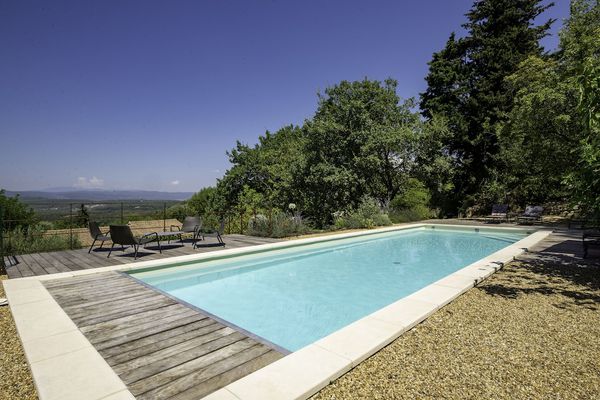 Villa Menerbes : 3 Bedrooms, an amazing pool, views and easy walk to Menerbes