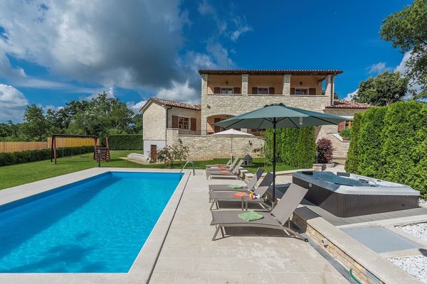 Villa moderne Vernier avec piscine et grand jardin paysager