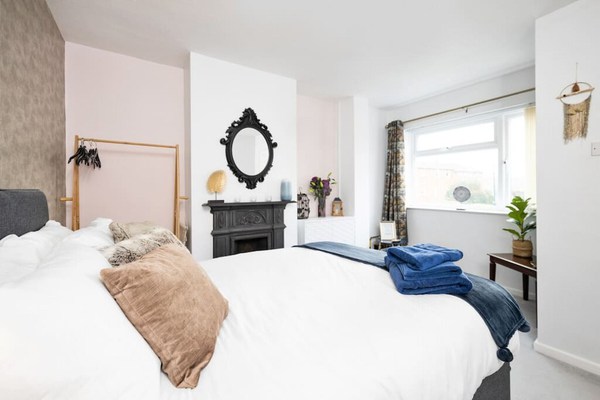 Pendicke Cottage 3 bed house, sleeps 6, Southam Town Centre - Inspire Homes