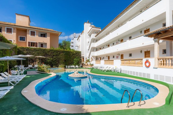 Appartement proche de la plage avec accès à une piscine, terrasse privée, climatisation et Wi-Fi