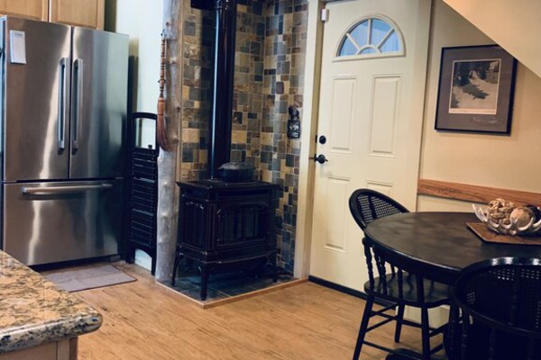 Updated Historic Burke Home Hot Tub ,Wifi ,Wood stove