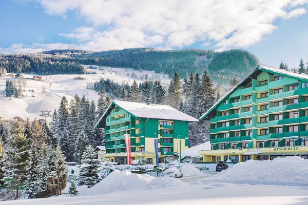 Alpine Studio Apartment in Austrian Alps | On-site Parking + Free Wi-Fi