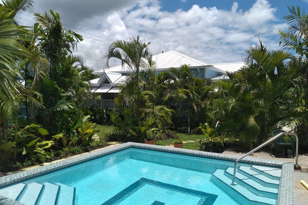 Crotona Garden Apartment,  Lush and Tropical with Pool. 2 Minutes Walk to Sea