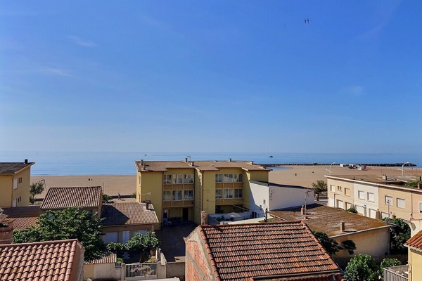 Appartement vue mer en plein centre de Valras-Plage pour 4 personnes.