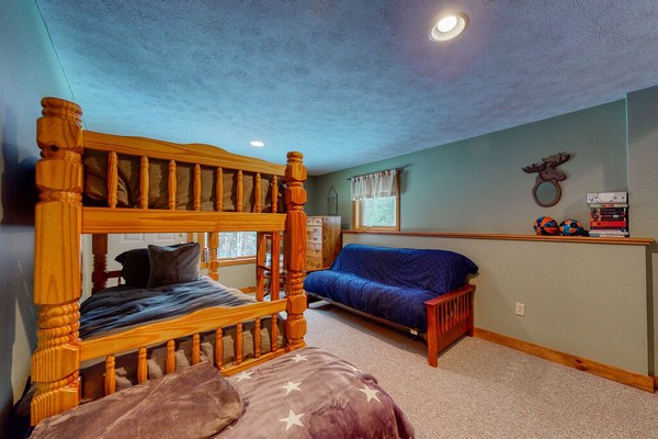 Adorable Family-Friendly Chalet w/ a Private Hot Tub, Washer/Dryer, & Free WiFi