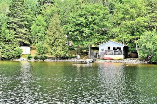 Twin Cottages on Green lake
