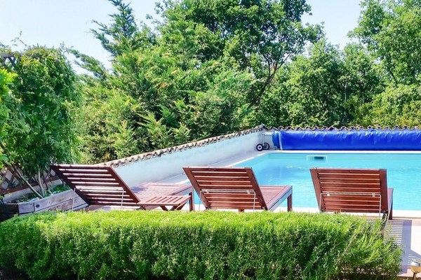 Villa avec piscine tranquille Edge Of Village Cadre