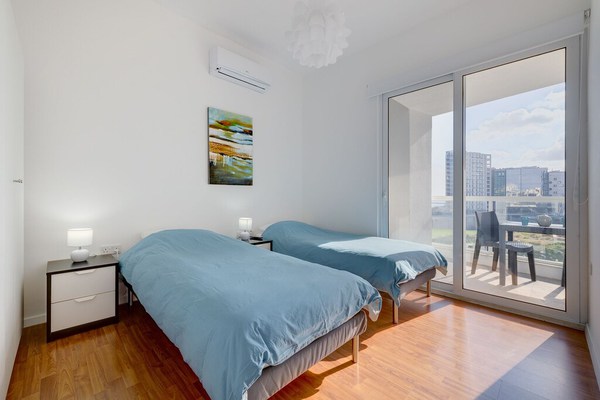 Modern Apartment with Stunning Seaviews