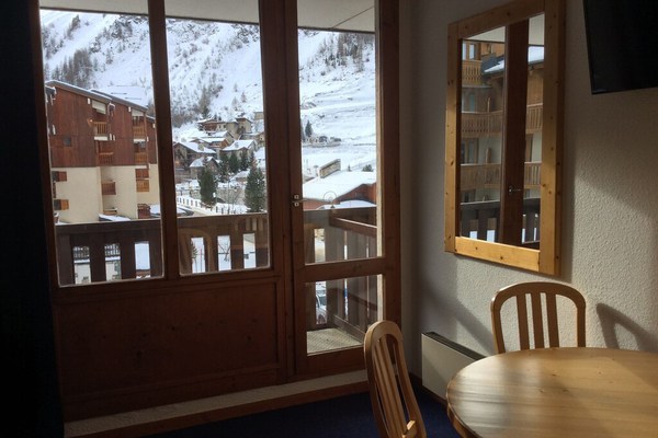 Central Val d'Isere, ideally located on the snow front 1 bedroom apartment 