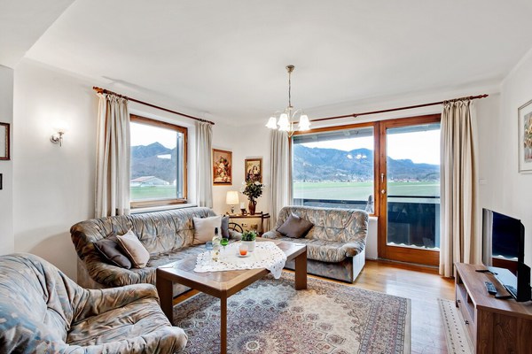 Cosy Apartment “Ferienwohnung Helga Rossbach” with Mountain View, Wi-Fi & Balcony; Parking Available, Dogs Allowed
