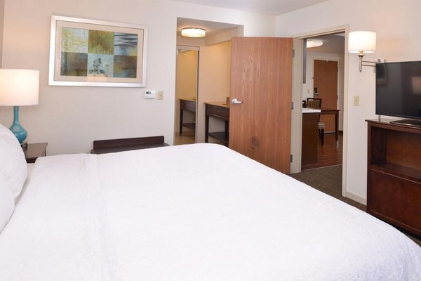 2-Bedroom Suite at Hampton Inn & Suites Pueblo Southgate by Suiteness