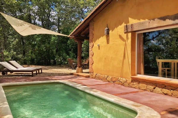 Amazing home in Candeleda with WiFi, Outdoor swimming pool and 1 Bedrooms