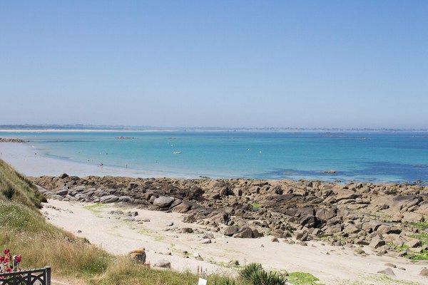   'LE PARADIS BLEU' maison " les pieds dans l'eau" et face au port typiquement breton