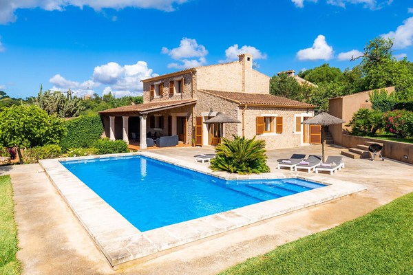 Charmante maison de vacances Cas Batlet Antonia avec piscine, climatisation, Wi-Fi, terrasses, vue sur mer et la montagne ; parking disponible