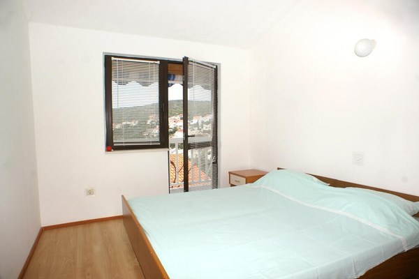 Appartement de trois chambres avec la terrasse et la vue sur le mer Zavalatica, Korcula (A-547-b)