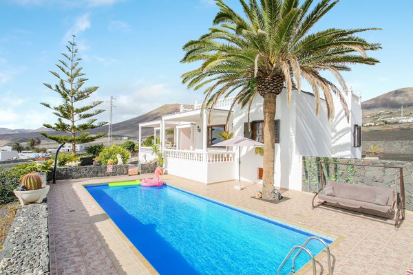 Elegant Home Casa Salinoco with Pool, Ocean Views, Terrace & Wi-Fi; Parking Available