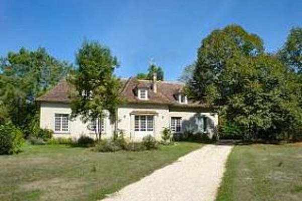 House with Pool Bordering the Dordogne River