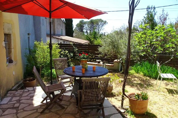 2 bedrooms house with shared pool, enclosed garden and wifi at Cardet