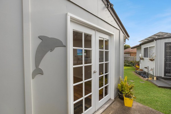 Dolphin Cottage