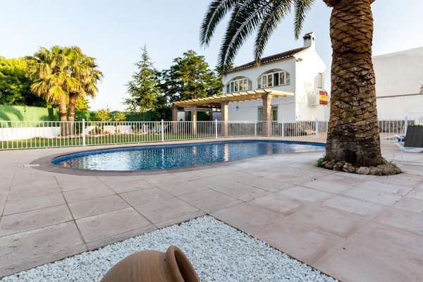 Belle maison andalouse avec vue, piscine privée et jardin