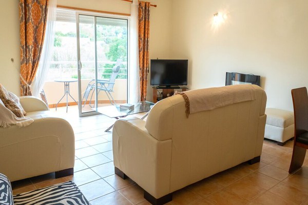 Villas Das Acacias Apartment, 2 bedrooms, full air-conditioning, walk to beach.