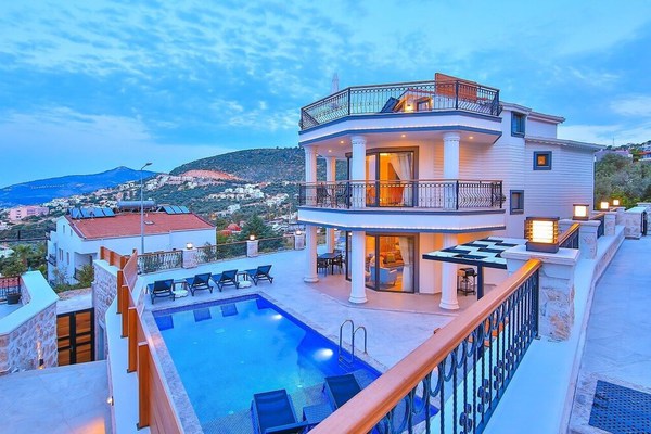Luxury Samira 3 Villa, Kiziltas, 3 en-suite beds, roof top jacuzzi