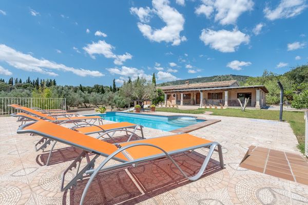Villa méditerranéenne "Ses Comes" avec Wi-Fi, jardin, terrasse et piscine ; parking disponible