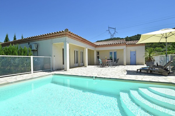 Villa dans un cadre paisible avec piscine privée à Oupia