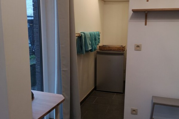 A Namur même, avec parking gratuit, studio au rez avec terrasse de 50 m2!