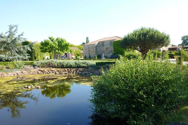 2 bedrooms house with enclosed garden and wifi at Landevieille