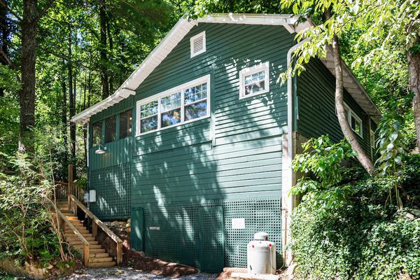 The Tree House Cottage, Vintage Mountain Retreat