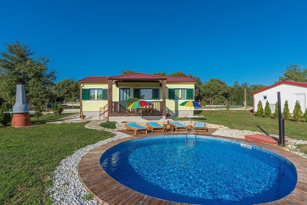 Holiday house with private pool No.4 in holiday park Jelovci