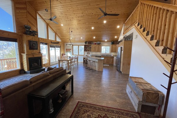 Cub River Hideout Cabin for Family Reunions and Mountain Vacations