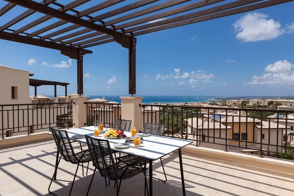 R 1076 Markus 3 Bedroom Premium Serviced Villa - AL02 With Pool View, Garden View & Private Balcony