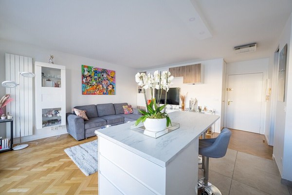 Bright 47m² with WIFI and BALCONY