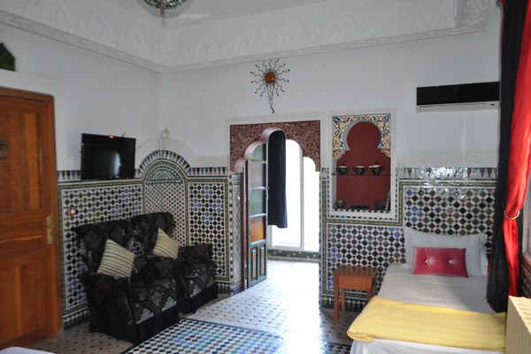 Superb room for 5 people with pool in Tangier