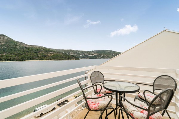 Nice apartment in Slano with WiFi and 2 Bedrooms