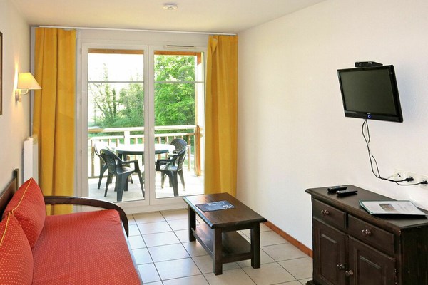 Agréable appartement pour 6 personnes avec piscine, WIFI, TV, balcon, animaux admis et parking