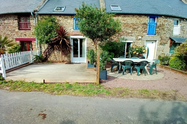 2 bedrooms house with furnished terrace and wifi at Cancale