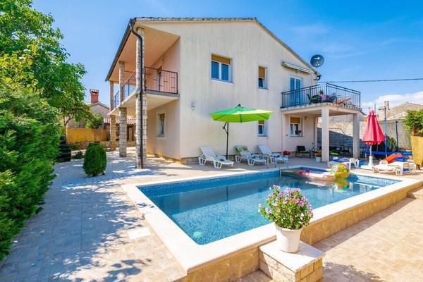 Awesome home in Peruski with Outdoor swimming pool, WiFi and 4 Bedrooms