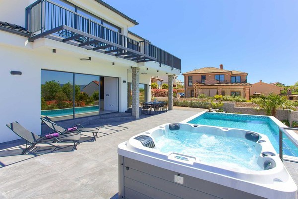 Belle maison de vacances de luxe à Linardici, Island Krk, Croatie  avec piscine privée pour 10 personnes