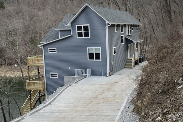 New 2021, Party on the Docs lakefront 9BR, 8Ba home with dock on Norris, hot tub
