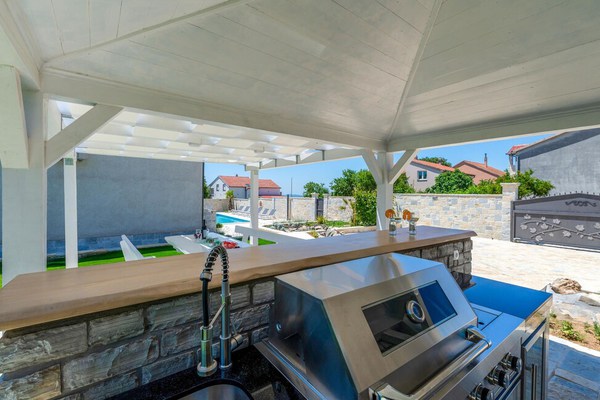 Amazing home in Benkovac with Outdoor swimming pool, WiFi and 6 Bedrooms