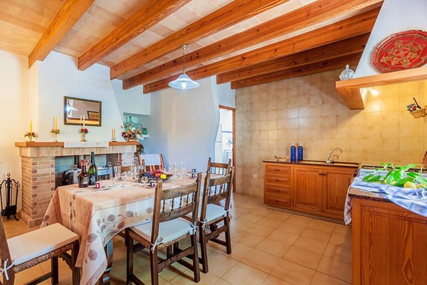 Villa Frares for six people with pool and BBQ