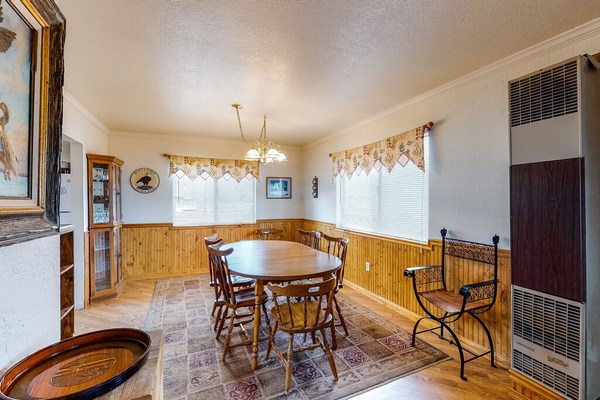 Classic two-story, dog-friendly home near ski slopes, lake activities, & forests