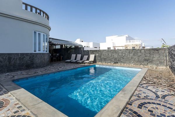 Casa Portuguesa con tres dormitorios y piscina privada