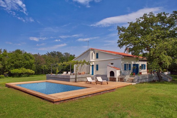 Unique Villa Majavec avec grand jardin et piscine
